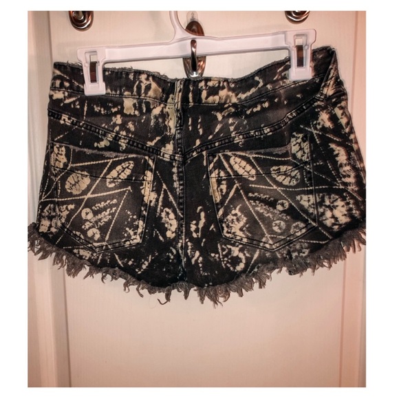 Free People Brown Acid Washed Jean Shorts. - Picture 2 of 5